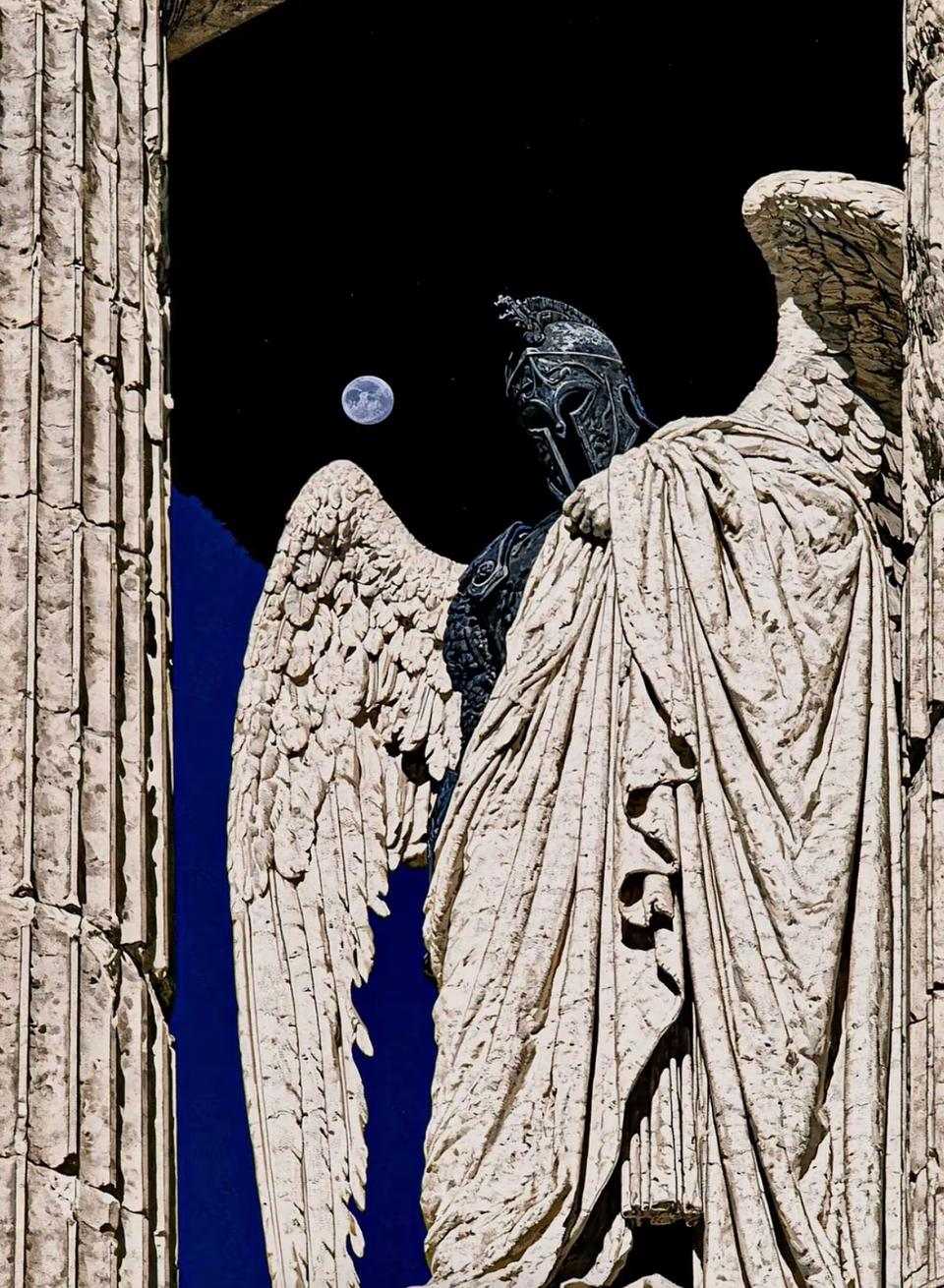 Statue d’ange en marbre et guerrier casqué sous la lune